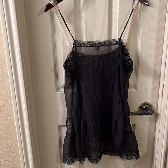 VICTORIA SECRET LINGERIE SIZE MEDIUM - Picture 4 of 4